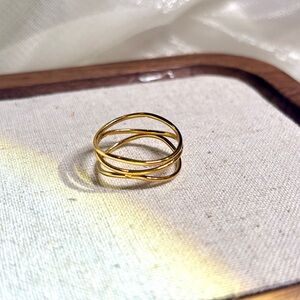 Elegant Gold Women's Ring